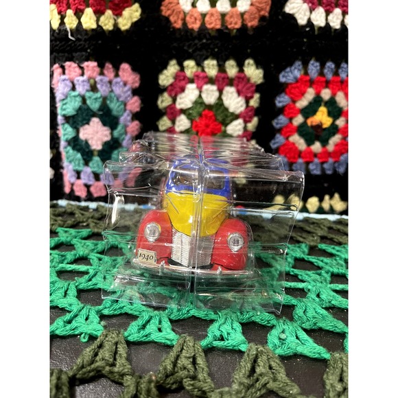 Set of 2 Vintage PEZ Candy Ford 1940 Pick up Truck Diecast 1:2 - Picture 5 of 6